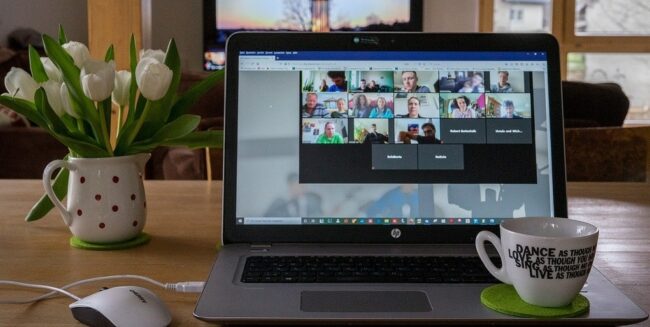 Managen van personeel tijdens een online meeting