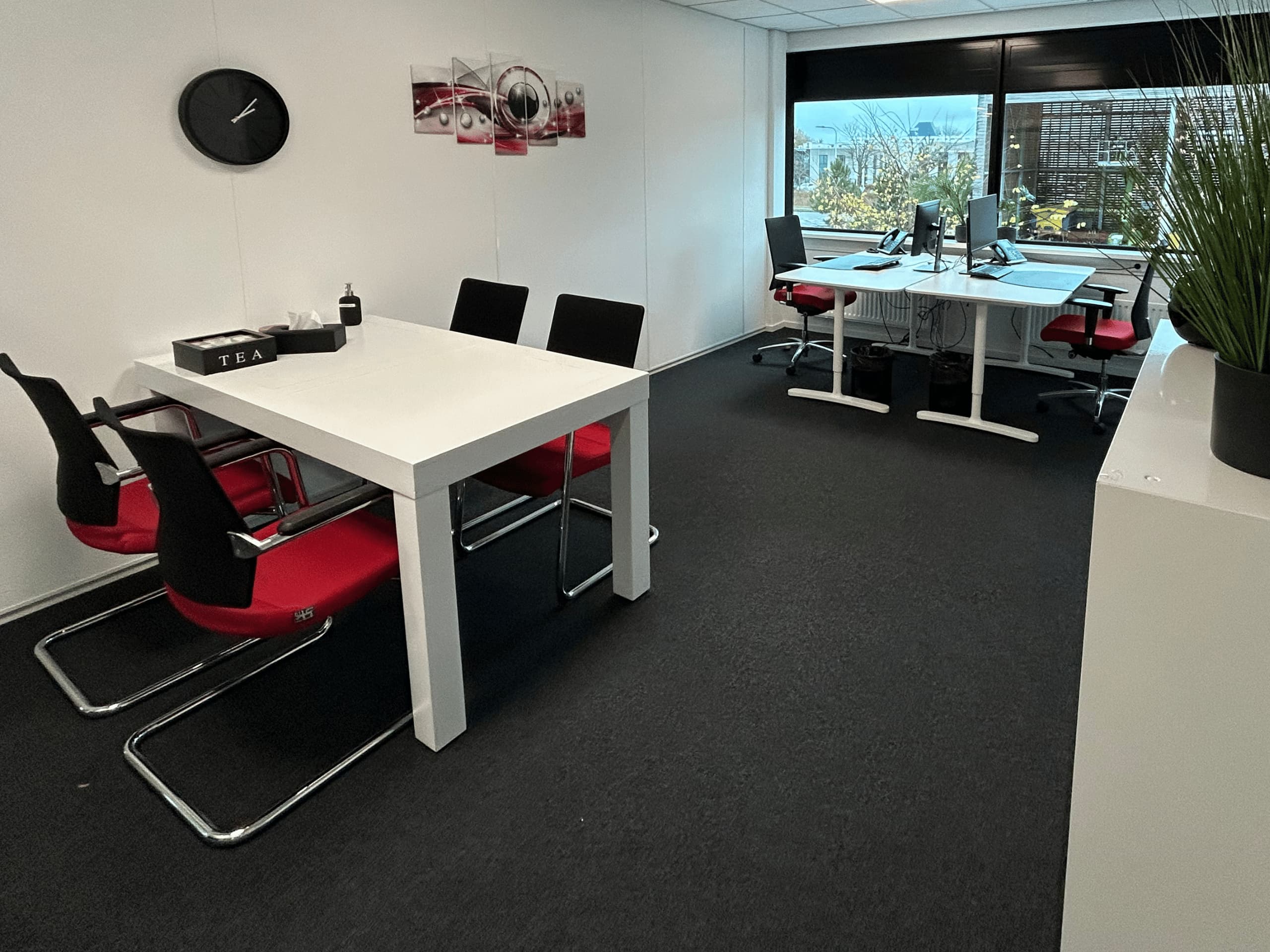 Confucius vergaderruimte werkplekken Office Lease Ridderkerk